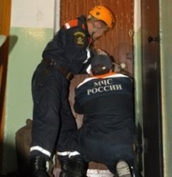 В Лисках женщина вызывала спасателей, чтобы вскрыть дверь квартиры своего отца