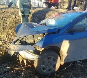 В Лискинском районе иномарка вылетела с трассы и перевернулась