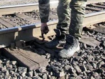 Двое жителей Лискинского района едва не пустили под откос поезд
