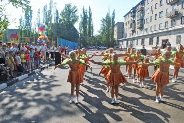 В Лисках по улице Титова появилась новая детская площадка