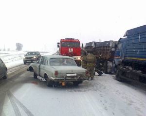 В Лискинском районе водитель «Волги» врезался в грузовик